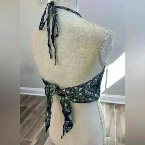 Rue21 Strappy Tie Halter Bandana Crop Top - Small - Picture 5 of 6